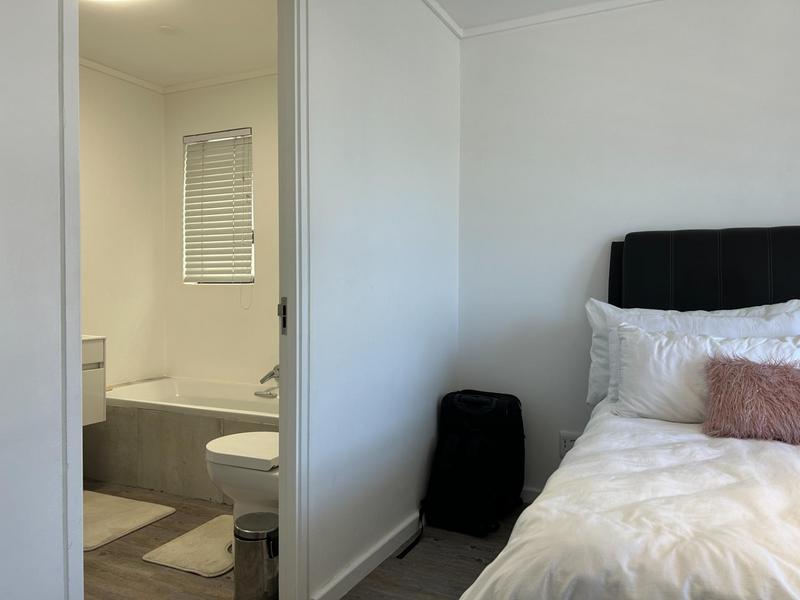 2 Bedroom Property for Sale in Zonnebloem Western Cape